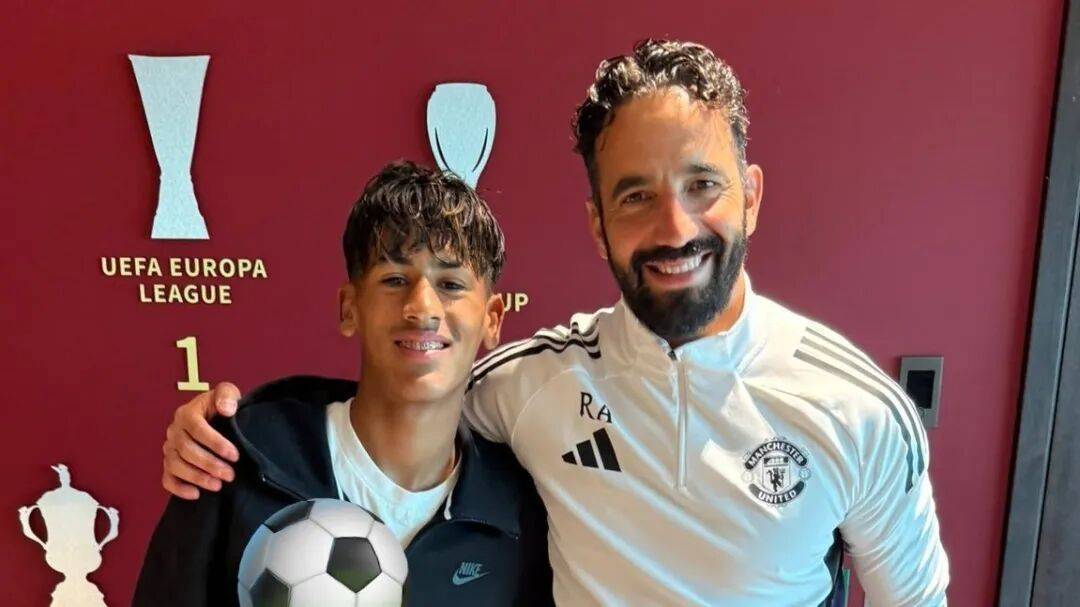 曼联疑似为青训新太子首秀铺垫！曝其不喜欢小梅西绰号，想做自己